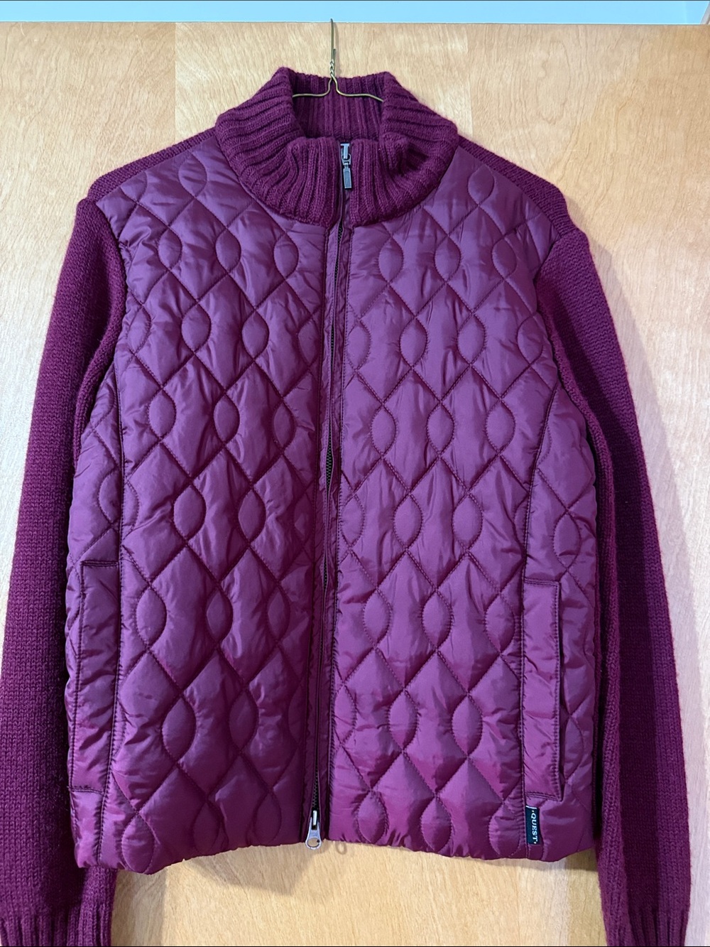 Quilted Knit-Sleeve Puffer Jacket in Deep Plum